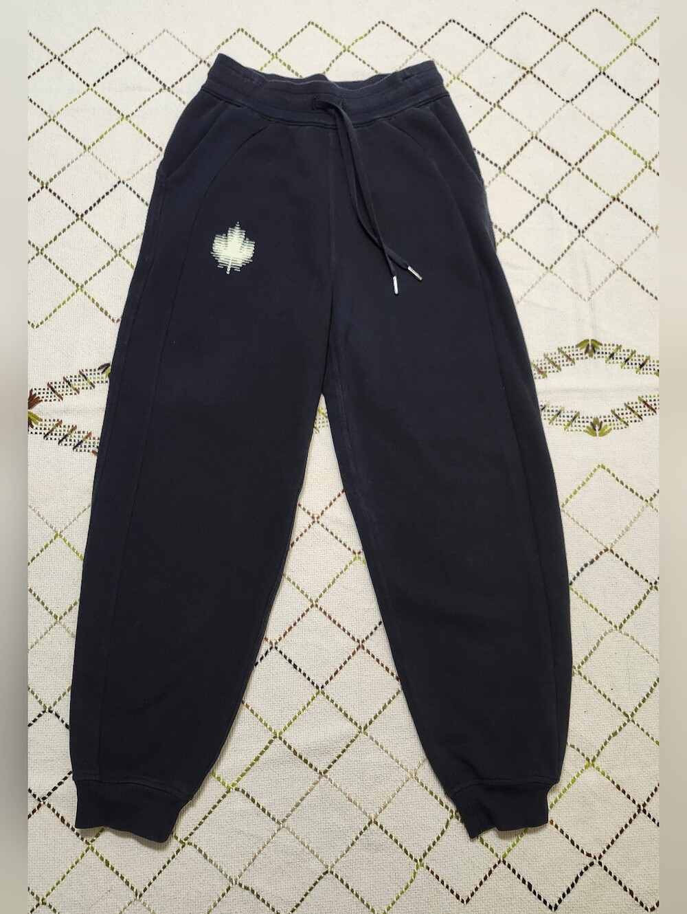 Lululemon Relaxed High-Rise Fleece Jogger COC LOGO Size 4 Olympics Team Canada